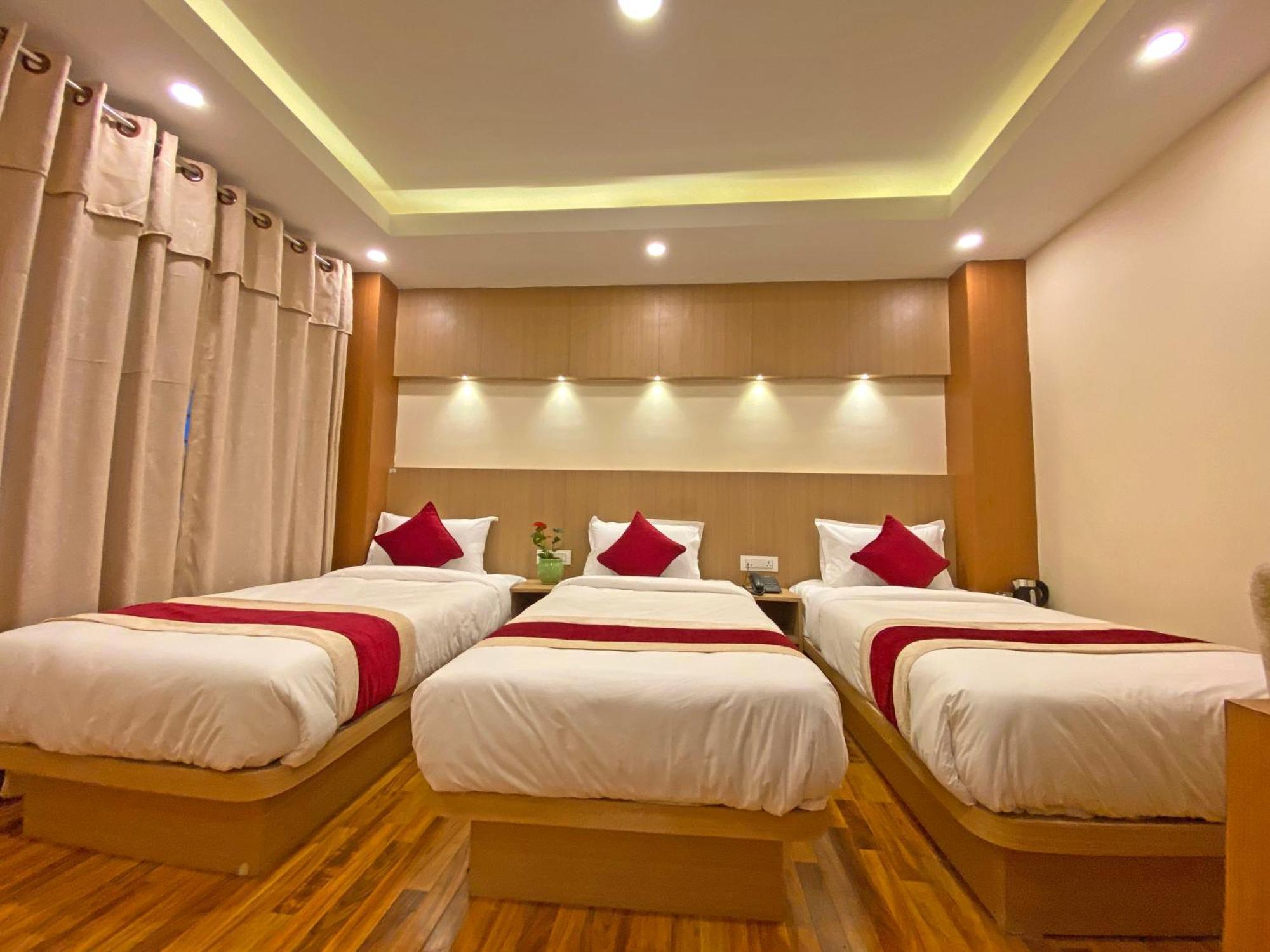 Hotel Nilakantha Pvt. Ltd Катманду Екстер'єр фото